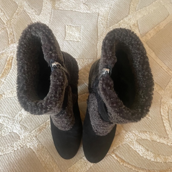 Donald Pliner black shearling heeled boots - Picture 5 of 7